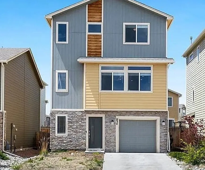 834 Grissom Dr