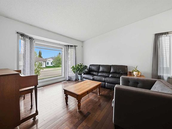 5th image of 76 S Dixon Cres