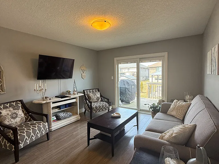 5 McIntosh Cres — Photo 12