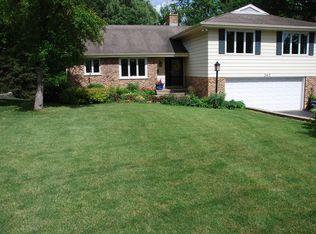 363 Green Bay Rd, Lake Bluff, IL 60044