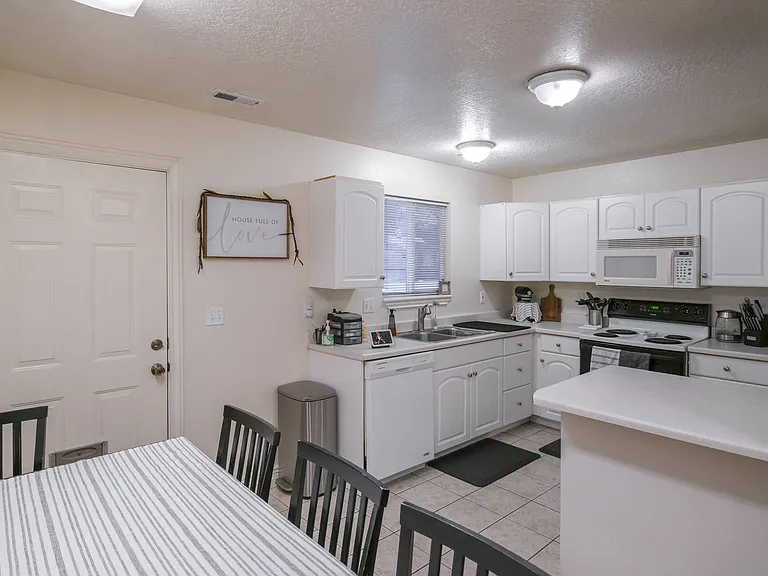 369 N Main St #4 — Photo 8