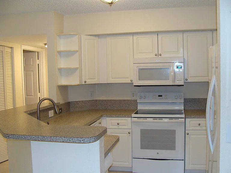 4235 S 57th Ave #102E — Photo 2