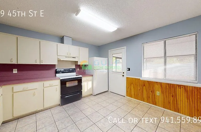 709 45th St E — Photo 14