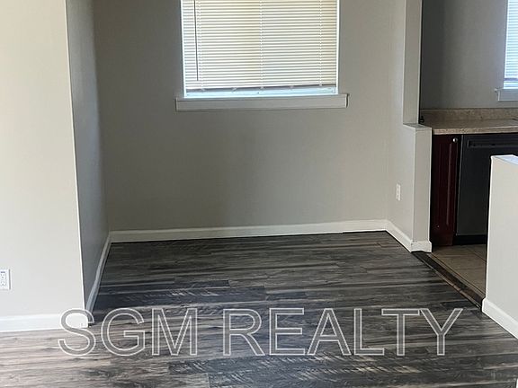 4th image of 104 Williams St