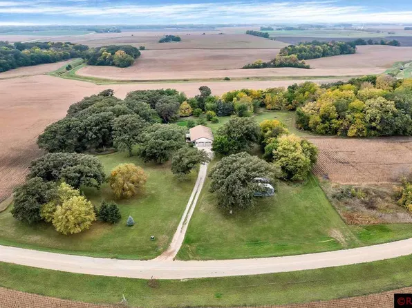 10835 415th Ave, Blue Earth, MN 56013