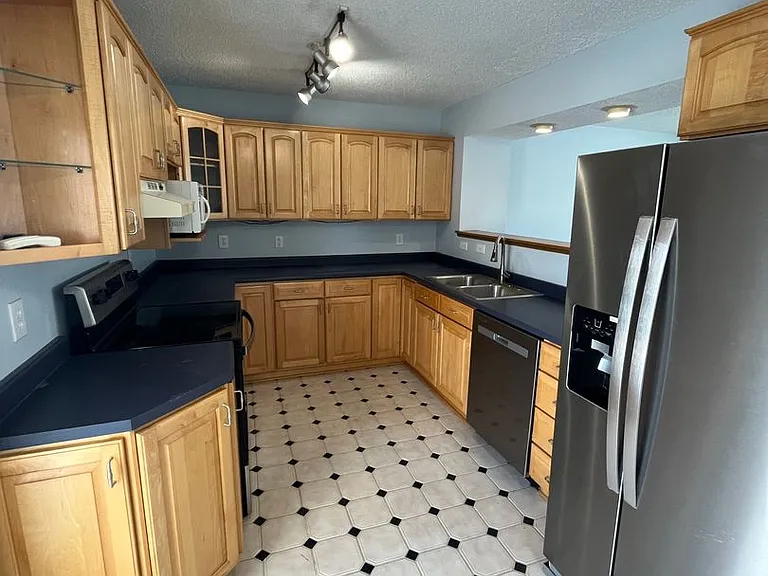 2934 Badger Dr — Photo 3