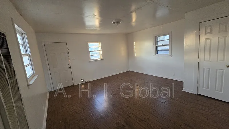 3 bed, 1.0 bath, 1000 sqft, $850 — Photo 4