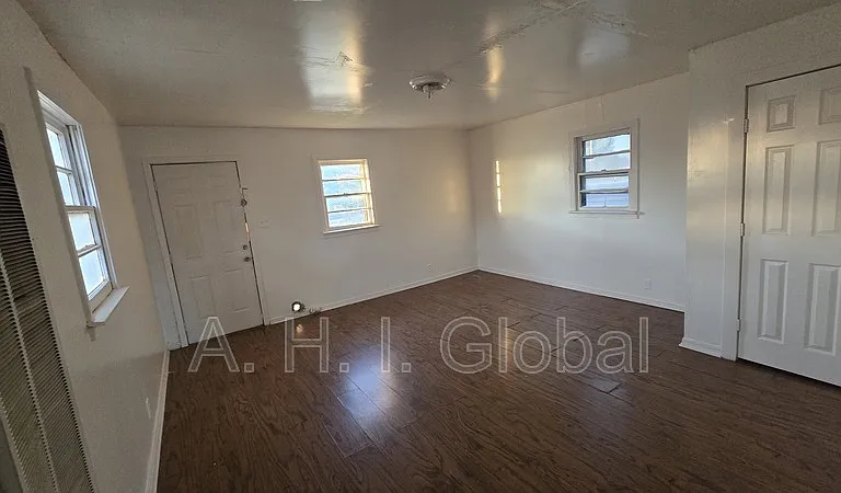 1113 NW 21st Ave — Photo 4