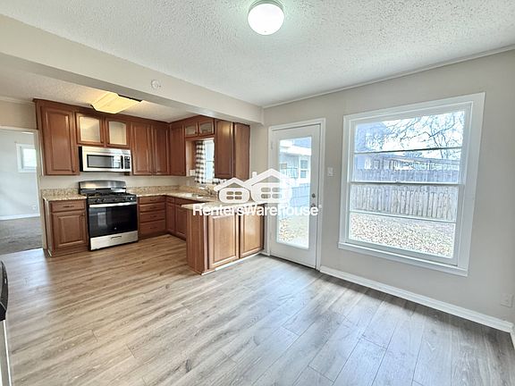 4th image of 1100 Glenda Dr