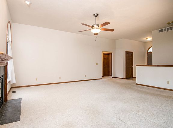 5th image of 2048 Charnwood Ct