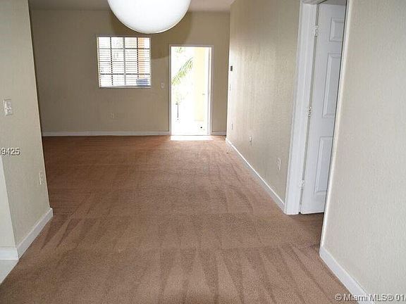 4th image of 372 NE 26th Pl Unit 202