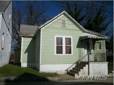 1st image of 907 15th St