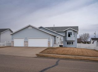 2520 Hoover Ave, Bismarck, ND 58501