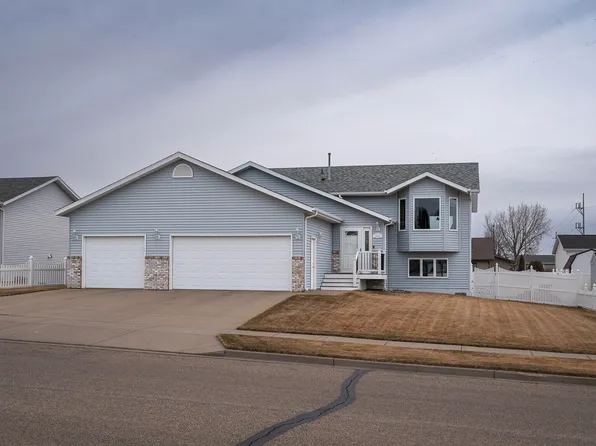 2520 Hoover Ave, Bismarck, ND 58501