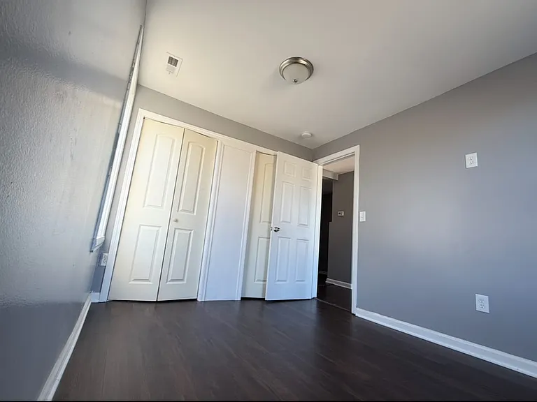 26 Clarence St #2 — Photo 6