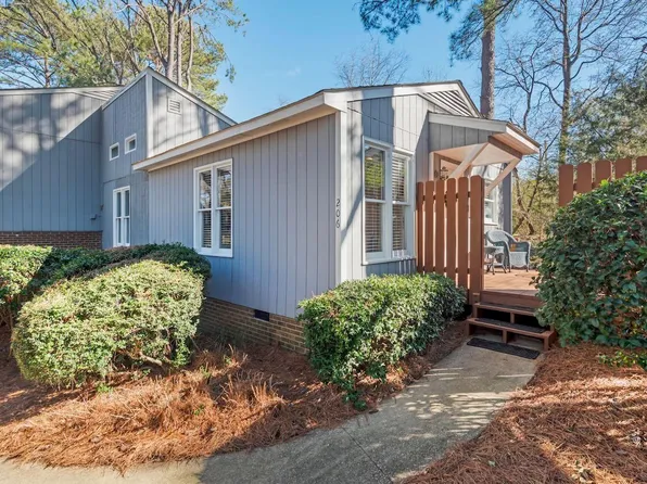 206 Carmichael Ct, Cary, NC 27511