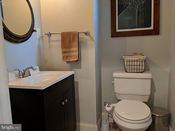 5th image of 2077 E Hagert St