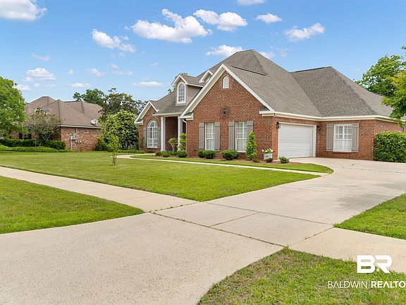 2nd image of 225 Royal Ln