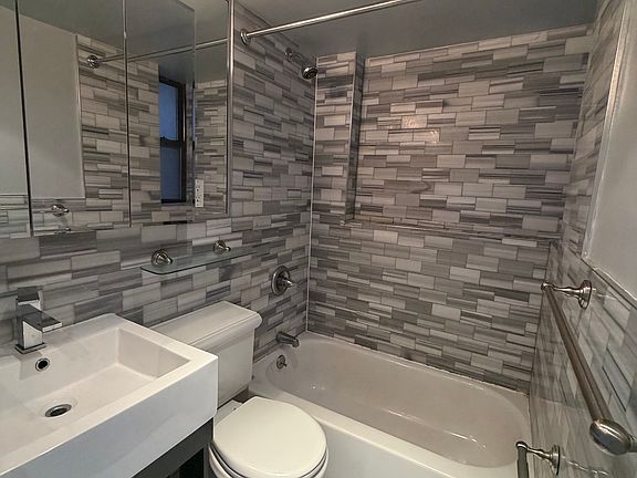 5th image of 325 E 5th St APT D3