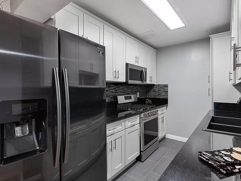 103 N Hayworth Ave #4 — Photo 5