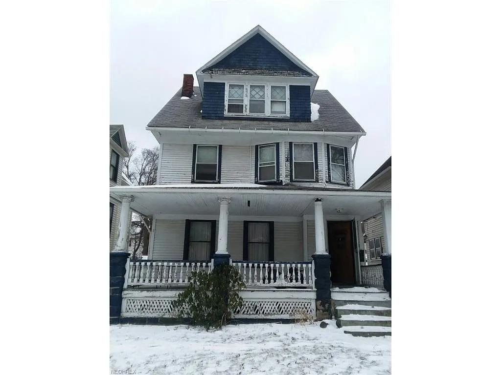 547 E 107th St photo 1