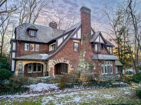 2824 Drummond Rd, Shaker Heights, OH 44120