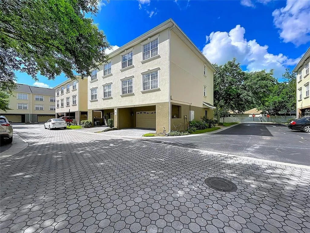 4 bed, 3.5 bath, 2628 sqft, $2,700 — Photo 4