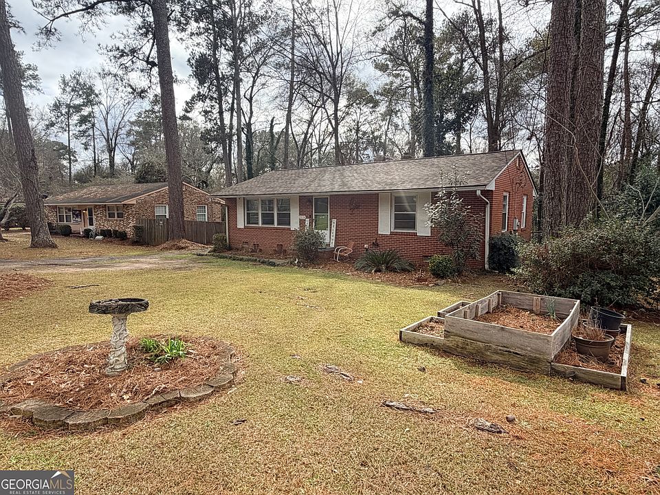 1st image of 2554 Huntington Dr