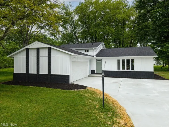 20252 Birchwood Ln, Strongsville, OH 44136