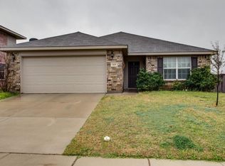 613 Tradewind Dr, Fort Worth, TX 76131
