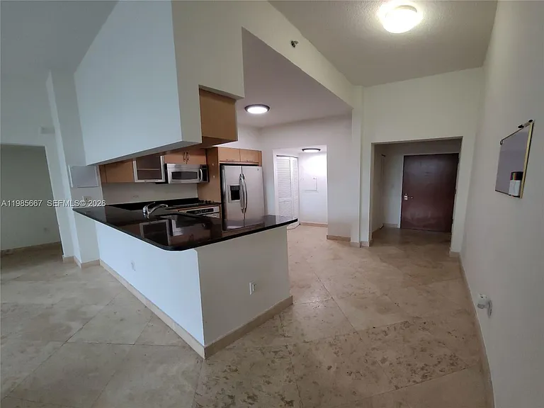 31 SE 5th St #1110 — Photo 9