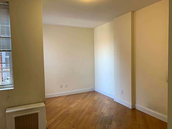 2nd image of 220 W 107th St APT 6B