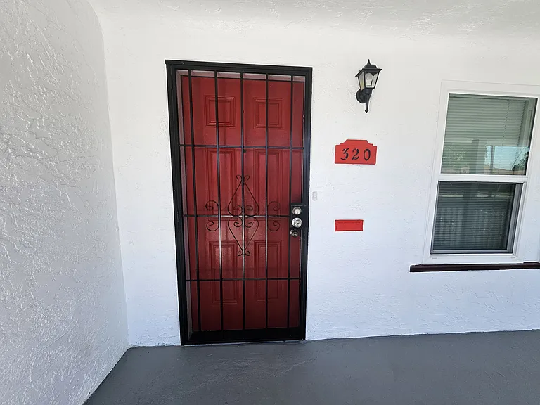 320 Locust Ave — Photo 6