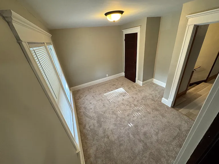 712 S State St #1/2 — Photo 10