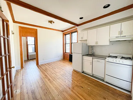 Rented by City Connections Realty | media 15