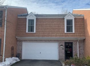 17 Halwill Dr, Amherst, NY 14226