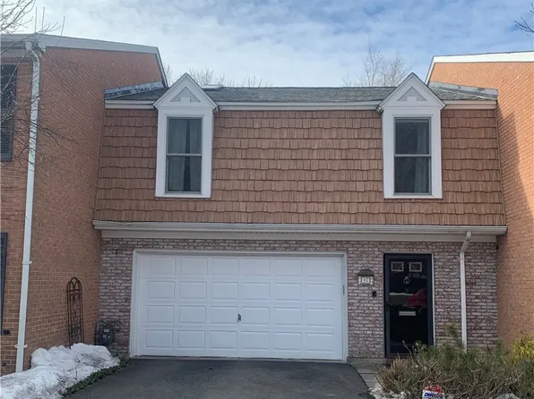 17 Halwill Dr, Amherst, NY 14226