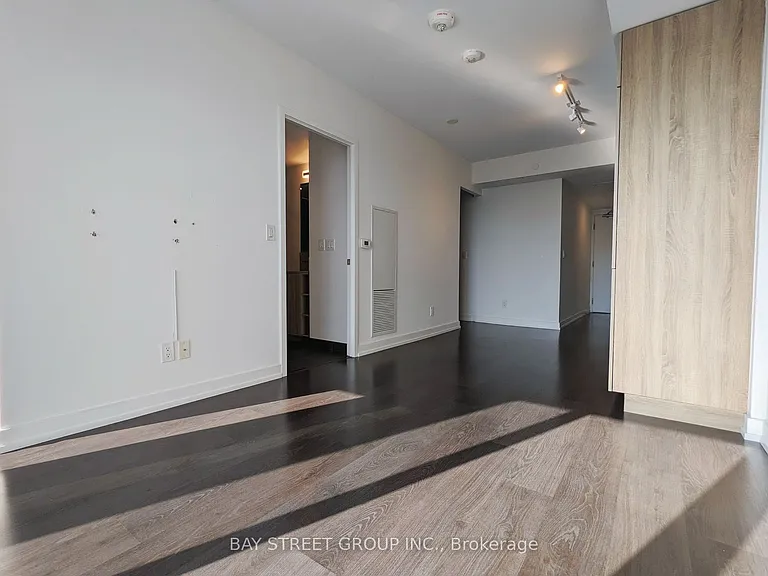19 Western Battery Rd #2811 — Photo 10