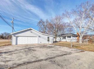 175 McKinley Ave, Omro, WI 54963