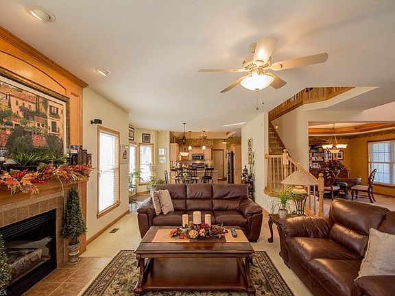 3rd image of 5865 New Haven Dr