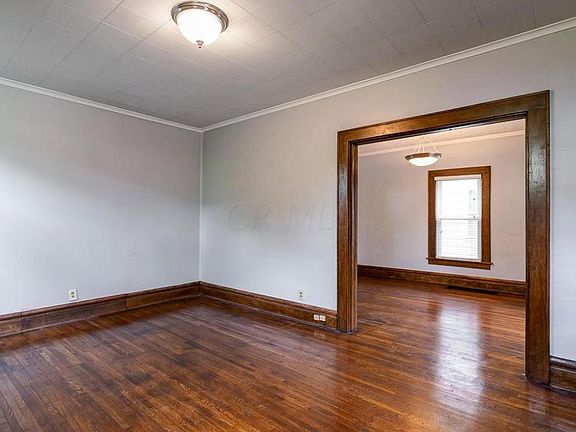 5th image of 330 E Markison Ave