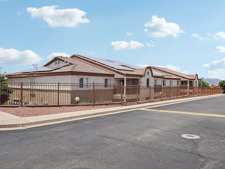 4-web-or-mls-N Skyline Dr-0506-904