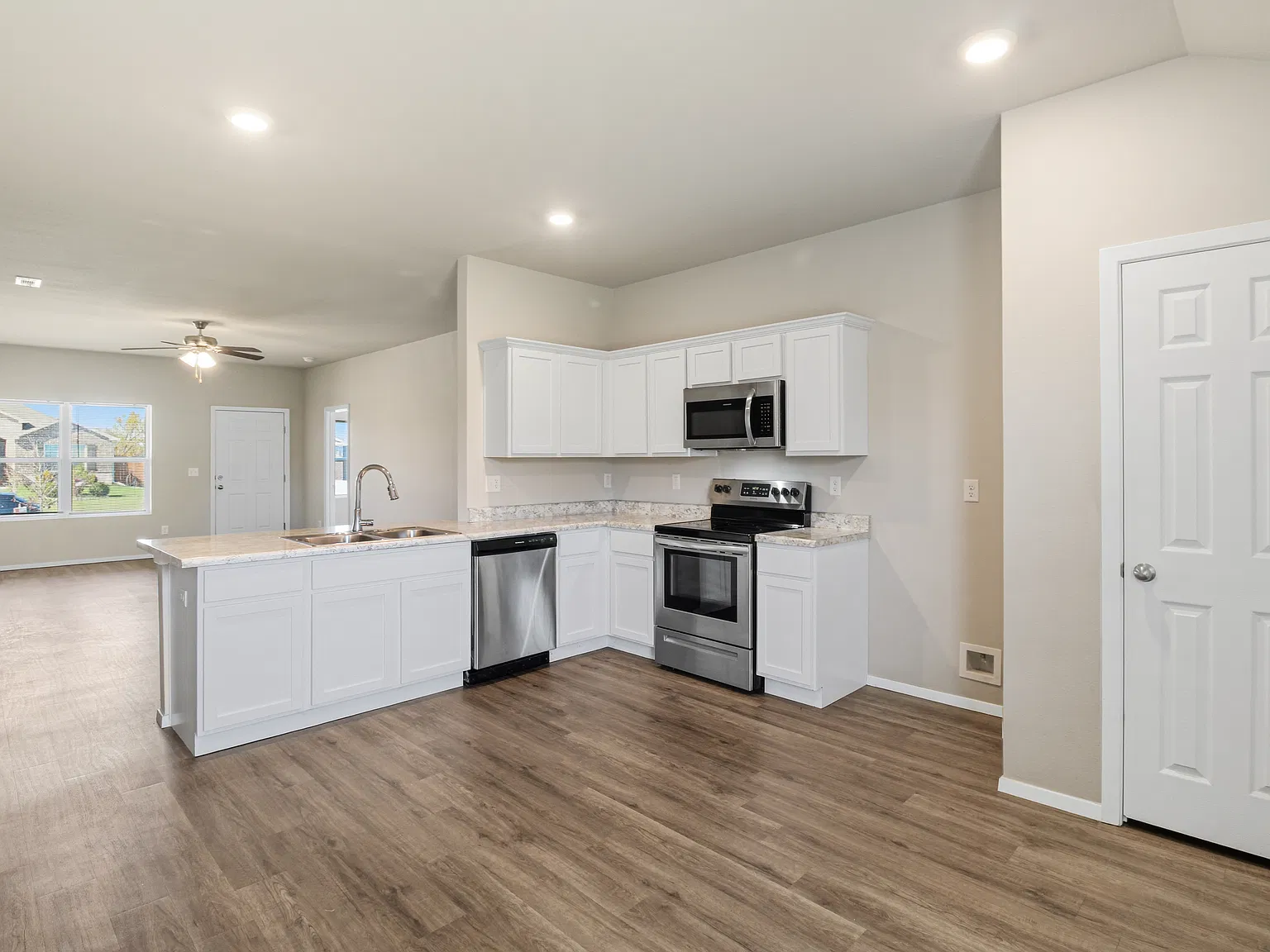 4 bed, 1479 sqft, $1,825 — Photo 3