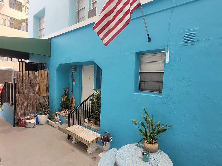 324 Indiana St — Photo 21