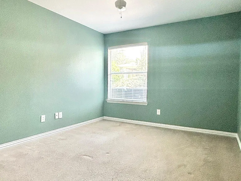 604 Peacock Dr — Photo 38