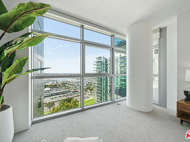 13650 Marina Pointe Dr #1603 — Photo 33