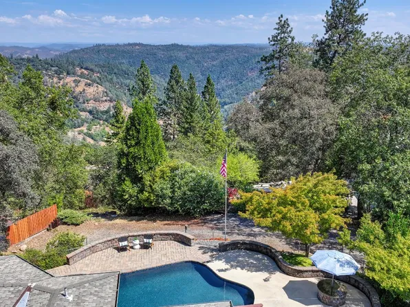 399 Riverview Dr, Auburn, CA 95603