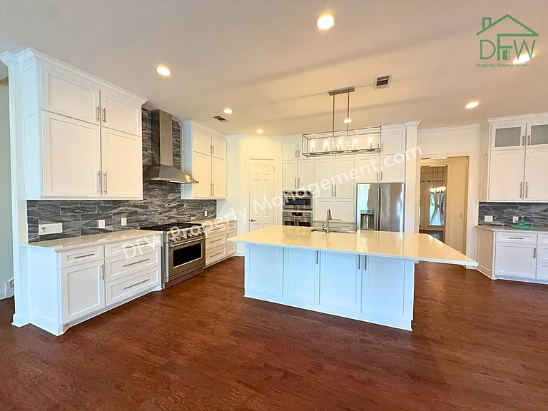 1205 Golden Gate Dr — Photo 8
