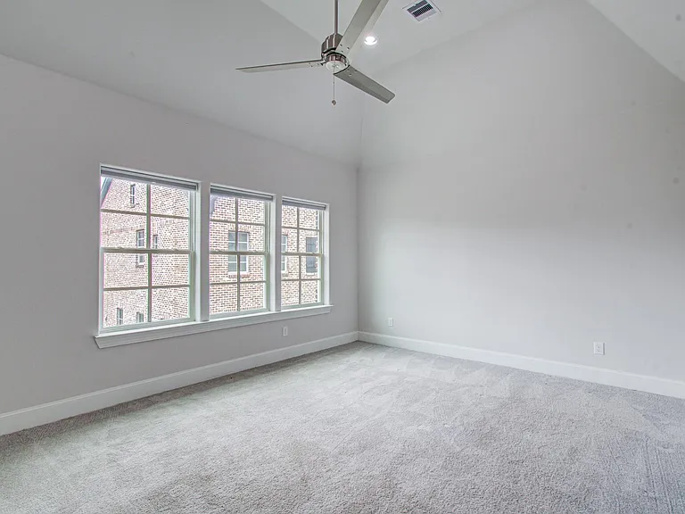 9532 London Bridge Sta — Photo 36