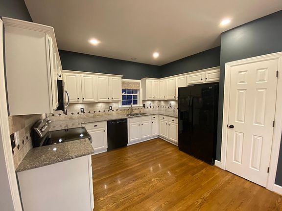 5th image of 2790 Warwick Ct